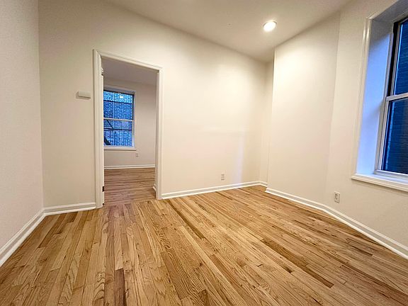 3rd image of 110 9th Ave #3R