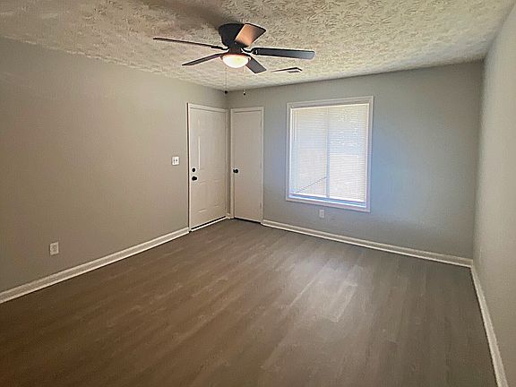 4th image of 100 Spring Ct