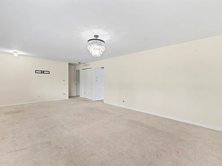 109 Landmeier Rd — Photo 13