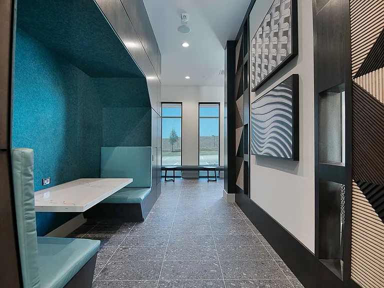 Business lounge with Wi-Fi and individual work pods