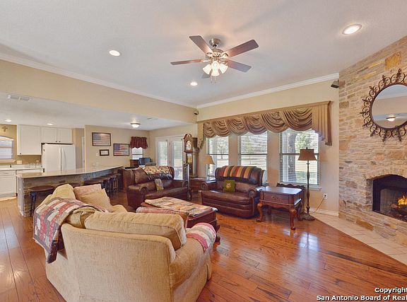 4th image of 1202 CONCORD DR
