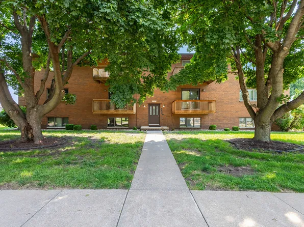 4195 Fairview Dr APT 1, Bettendorf, IA 52722