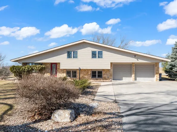 3318 N 19th Ave W, Newton, IA 50208