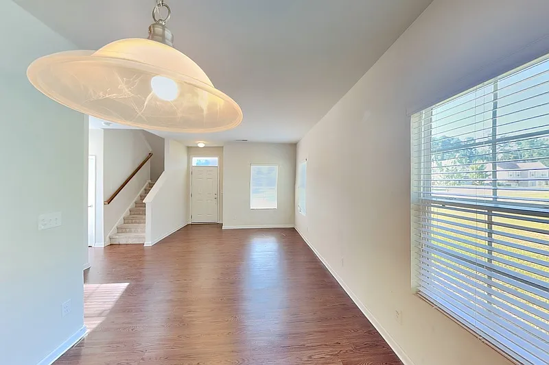 4 bed, 2.5 bath, 1755 sqft, $1,825 — Photo 3