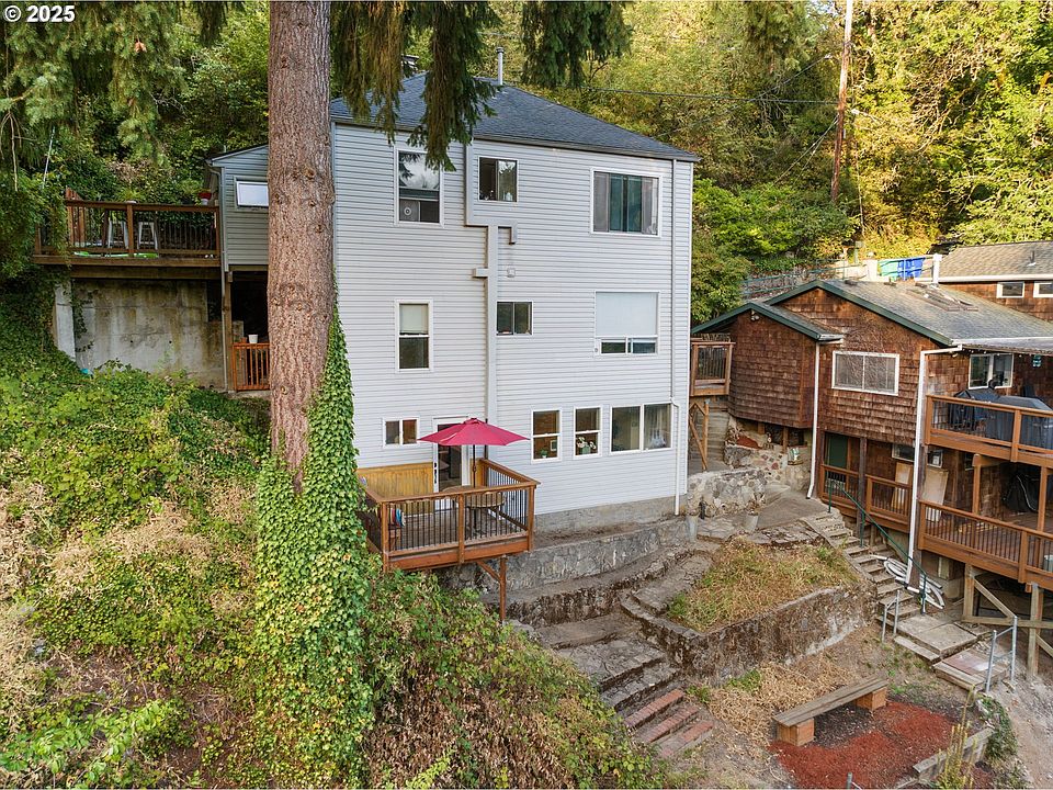 South side backing to Marquam State Park