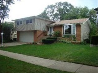 134 Mockingbird Ln, Wheeling, IL 60090
