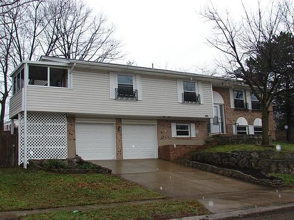 2nd image of 1401 Sherwood Forest Dr