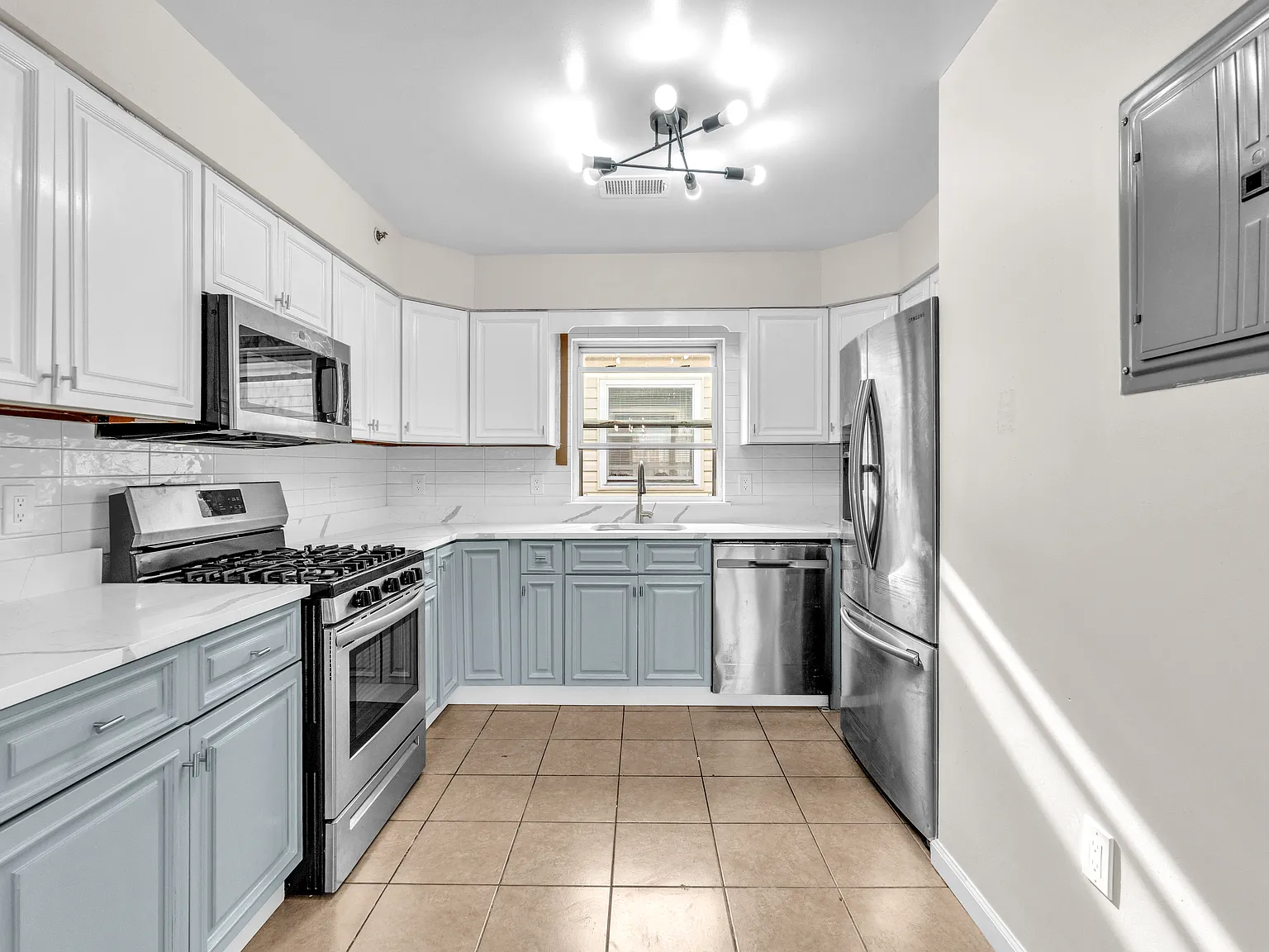 3 bed, $2,700 — Photo 4