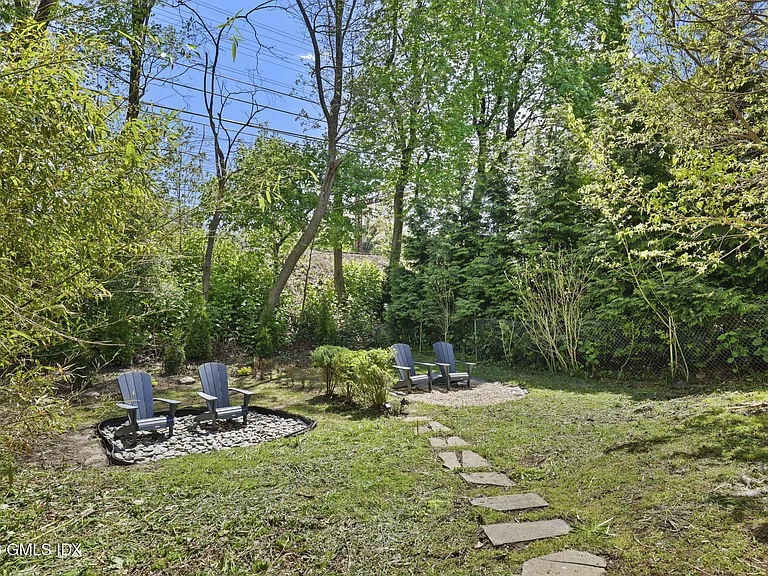 300RUC E Park Ave #B — Photo 28