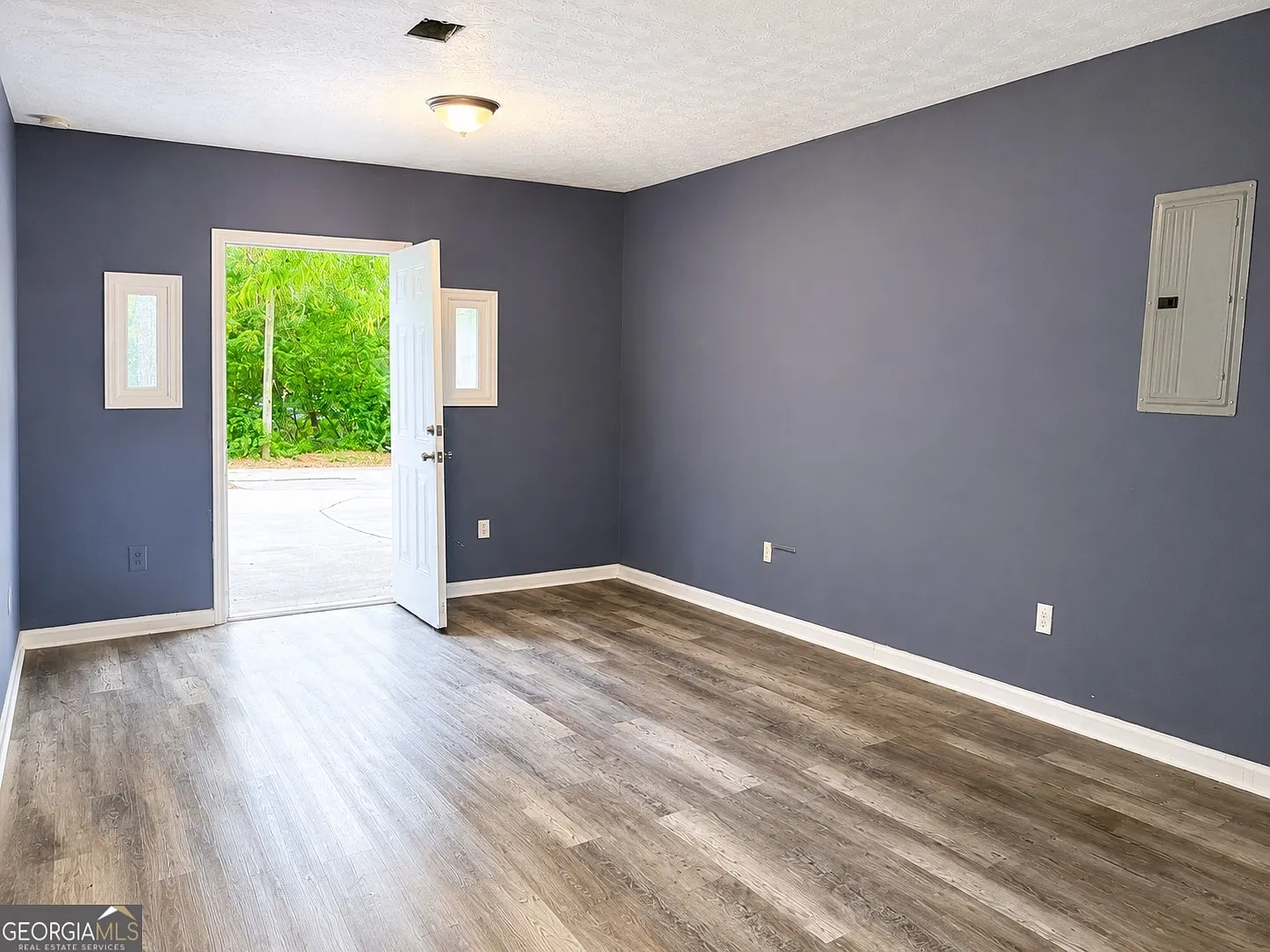 4 bed, 2.0 bath, 1119 sqft, $2,000 — Photo 3