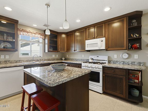 3rd image of 728 Douglas Avenue