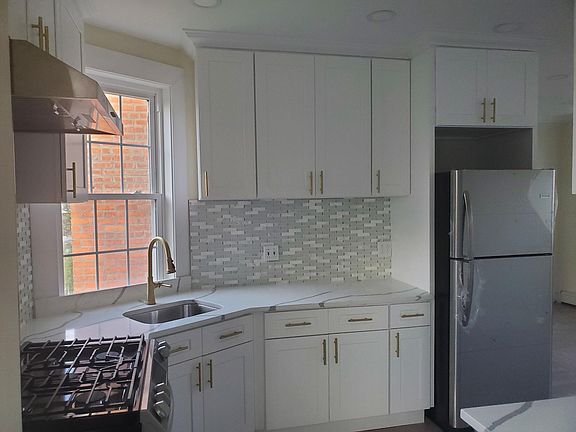2nd image of 2446 Yates Ave Floor 1