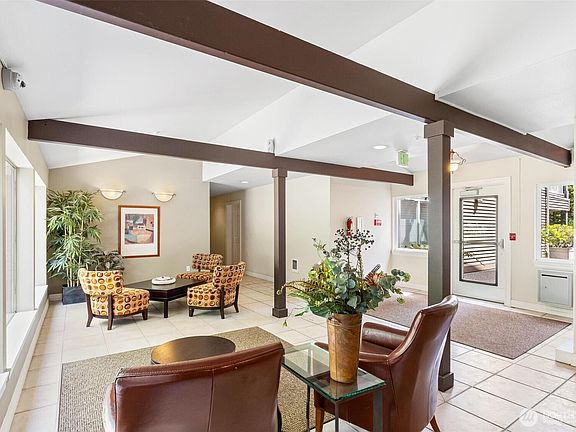 3rd image of 215 20th Avenue E #201