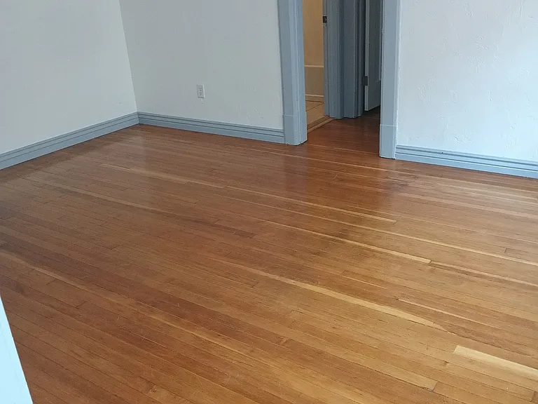 416 W Lewis St — Photo 3