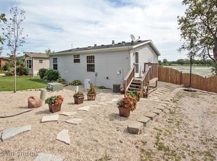 242 Misty Rdg, Lakemoor, IL 60051