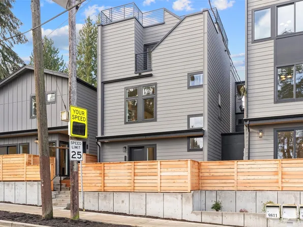 9821 15th Avenue NE, Seattle, WA 98115