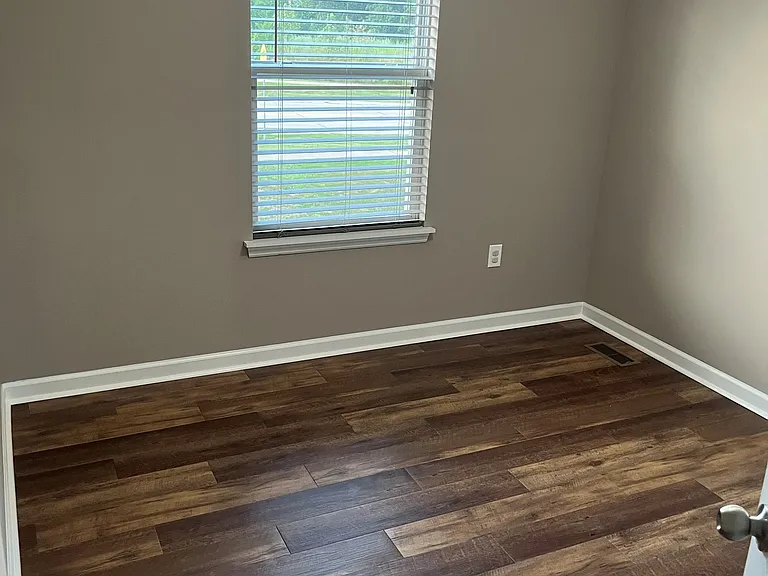 1027 Chesterfield Dr — Photo 15