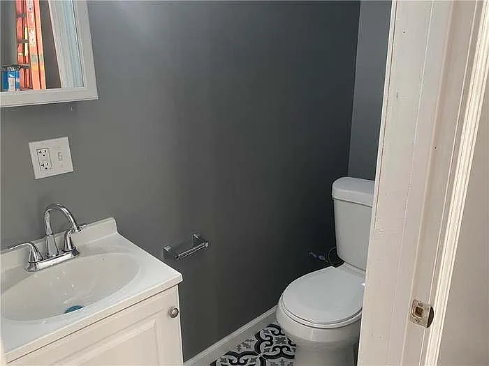 805 Gladstone Ave — Photo 11