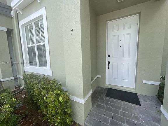 4th image of 235 SE 29th Ter Unit 7