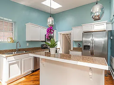 507 W Clay St — Photo 6