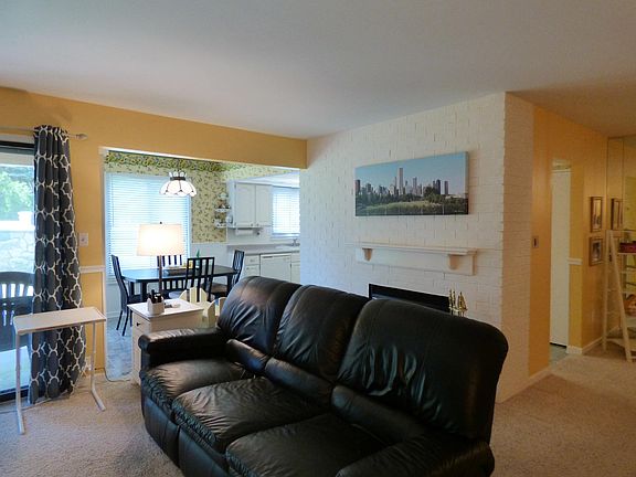 3rd image of 703 S Lake Shore Dr Unit 1D
