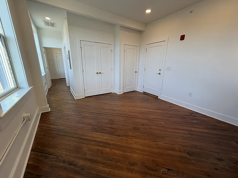 901 5th St #302 — Photo 3