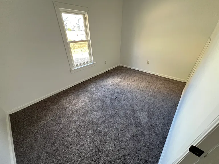633 Baker St — Photo 9