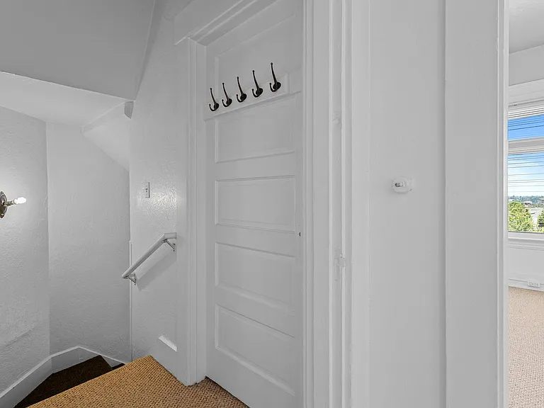 1 Bedroom with den close to SW! Walking distance to Providence Park! — Photo 23