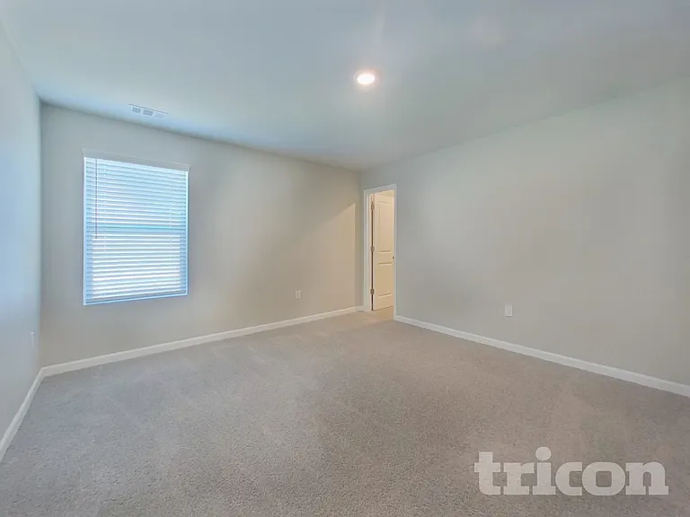 831 Bryson Lake Cir — Photo 9