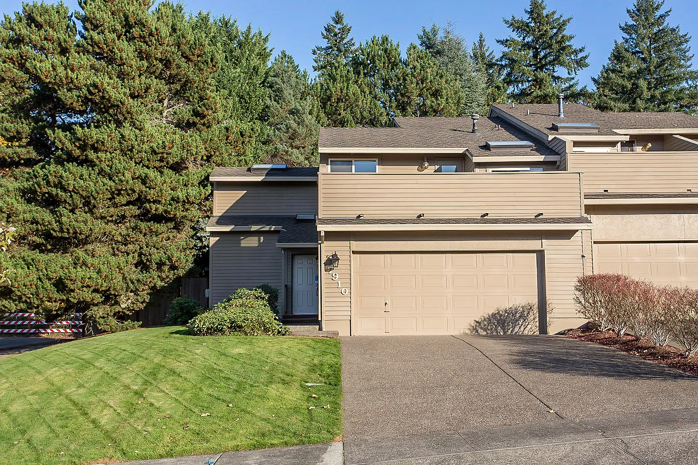 7910 SW Connemara Ter photo 1