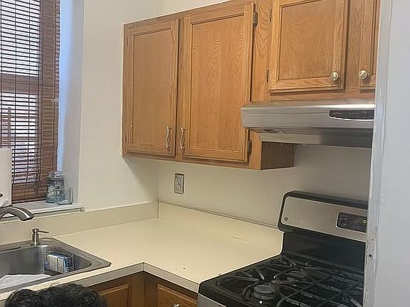 4th image of 827 Fox St APT 4B
