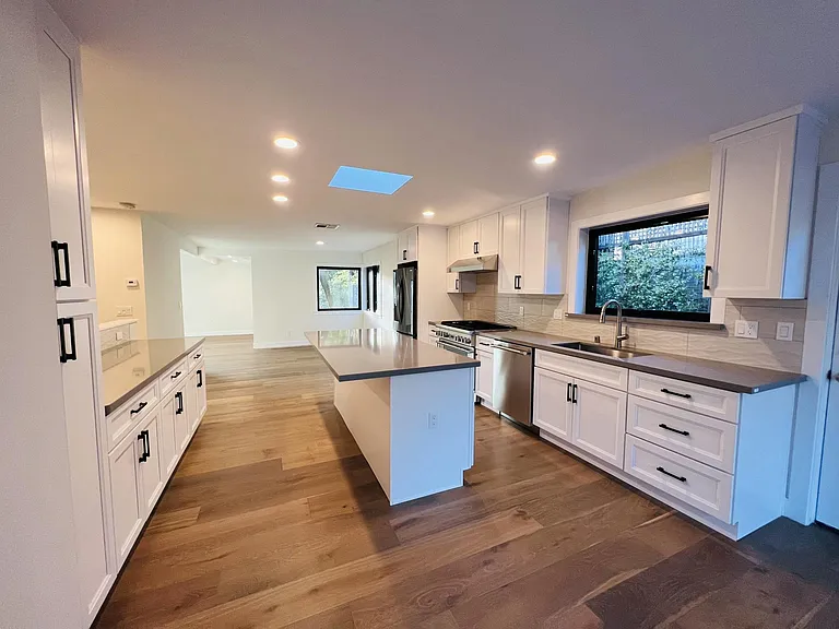 2620 Marin Ave — Photo 6