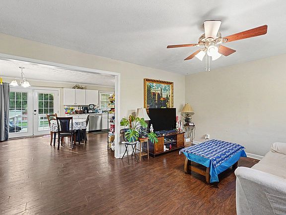 2nd image of 2052 Mango Cir