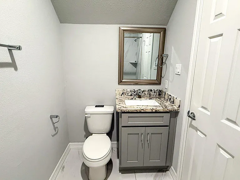 7823 Gladstone St #B2 — Photo 15
