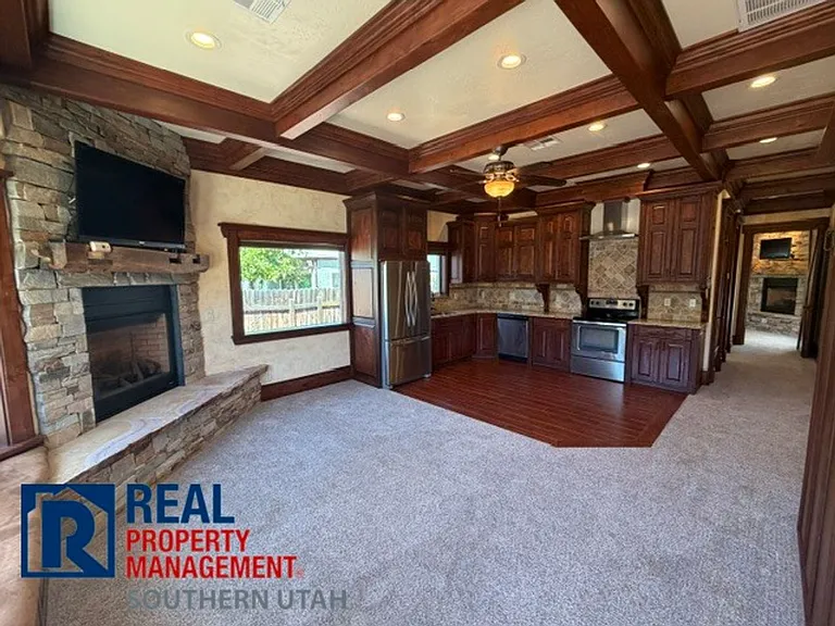 805 Larkspur Rd — Photo 3