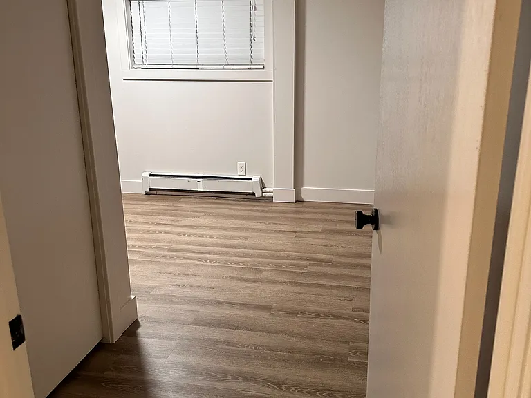 219 E 500 N #3 — Photo 8