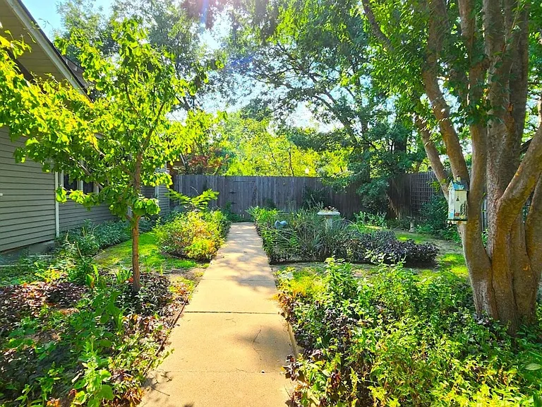 517 S Flood Ave — Photo 38