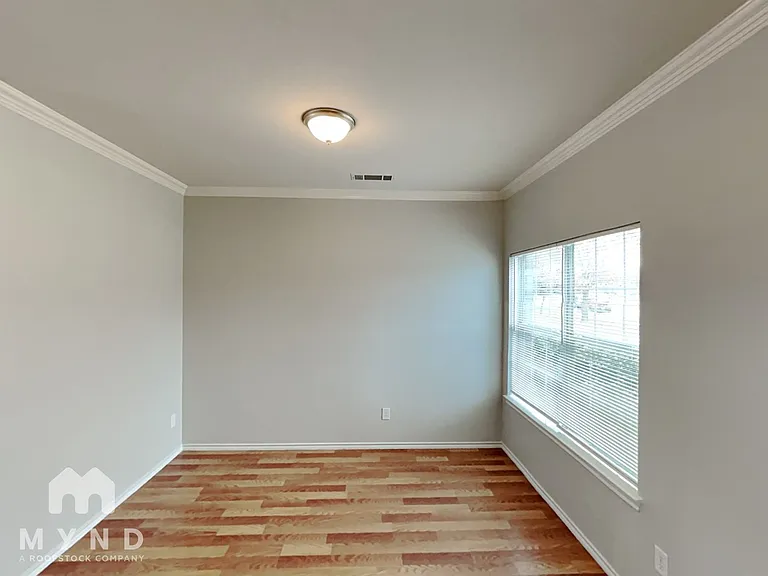 307 Susan Way — Photo 9