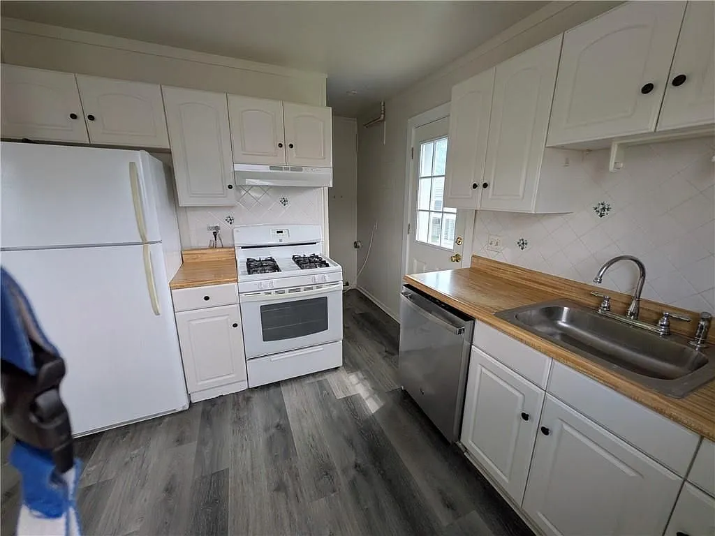 5 bed, 2.0 bath, 750 sqft, $2,724 — Photo 3