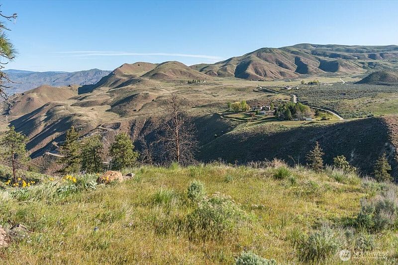 4th image of 25 Chelan Hills Acres Road