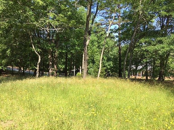 3rd image of 425 Saranac Dr