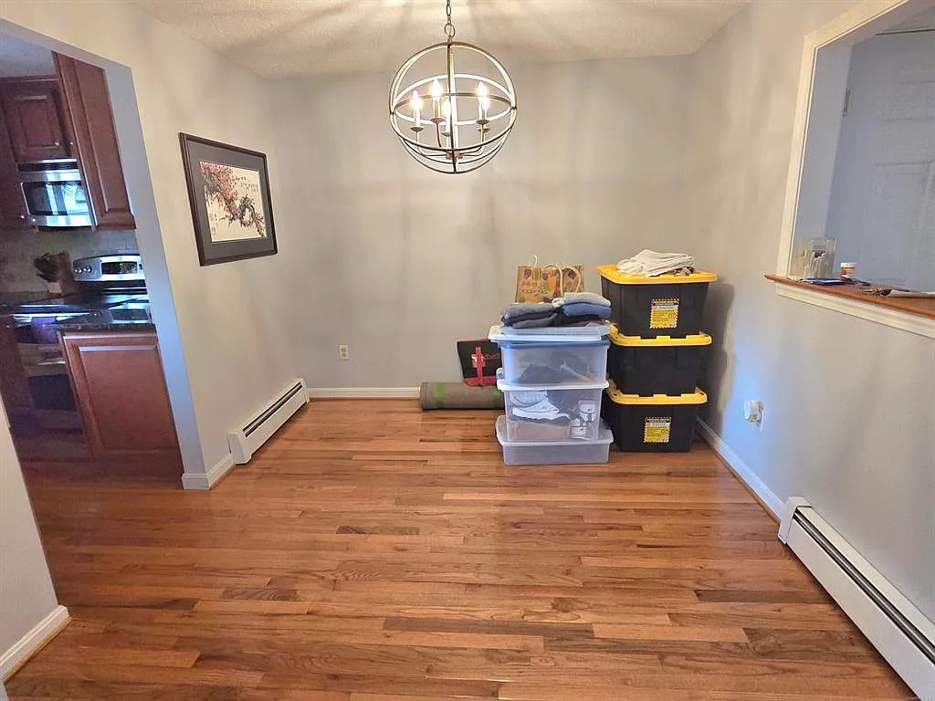 2 bed, 1050 sqft, $2,100 — Photo 3