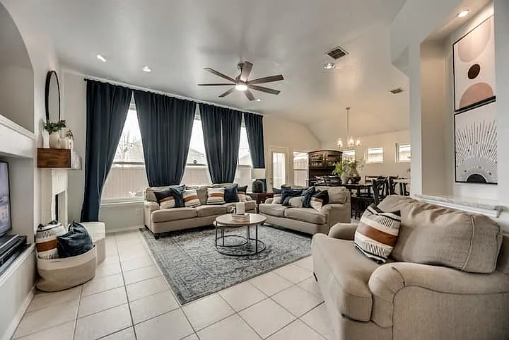 1548 Lakeside Dr — Photo 2
