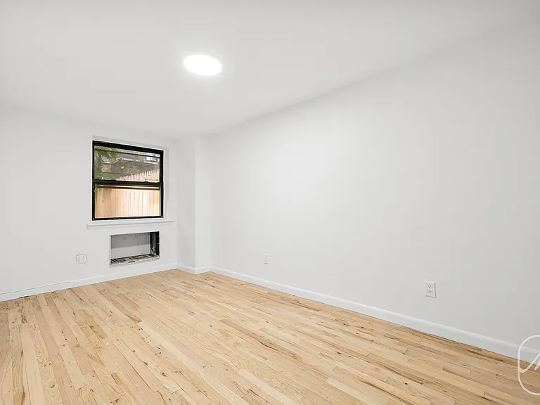 313 W 29th St #B — Photo 10