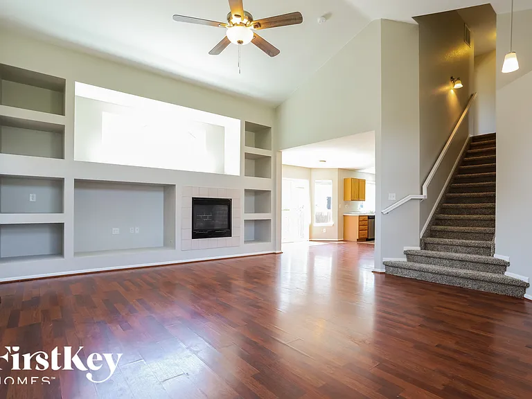 15440 March Pl — Photo 3