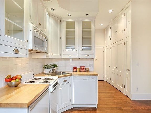 4th image of 15 Waverly Pl #5W