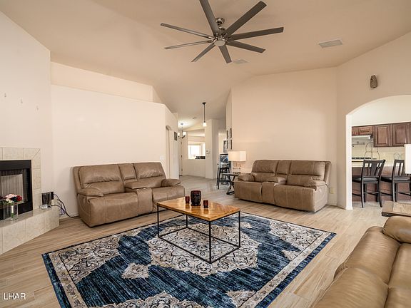 3rd image of 2505 Demaret Dr