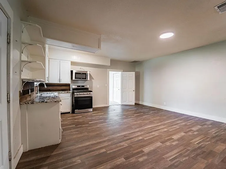 720 Main St — Photo 2