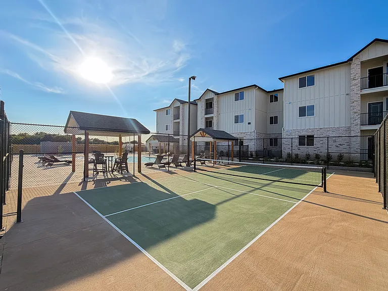 Beyond The Bend Apartments — Photo 15