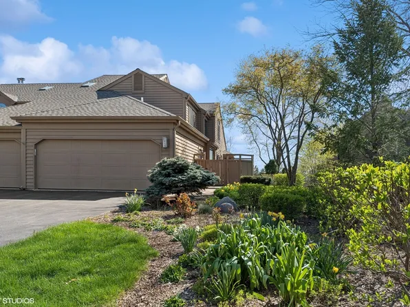 2356 W Oak Hill Rd #1050, Barrington, IL 60010